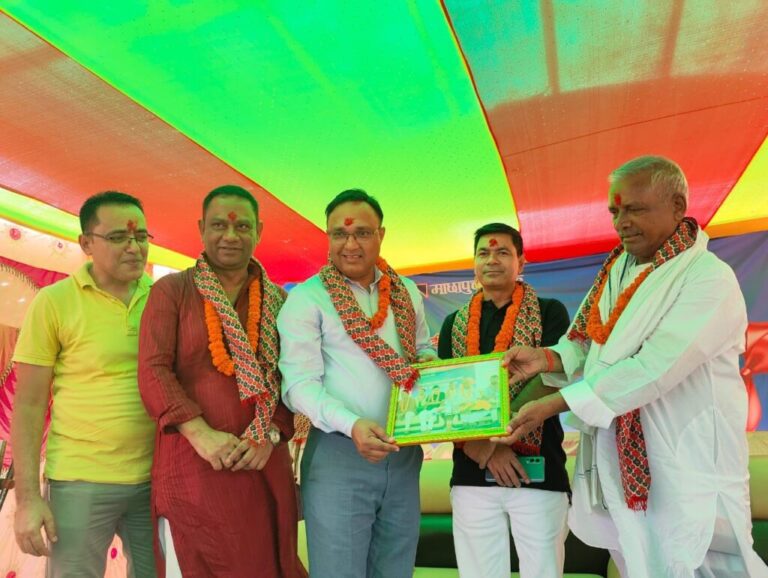 गढीमाई मन्दिर परिसरमा माछापुच्छ्रे बैंकको क्यूआर कोड सेवा