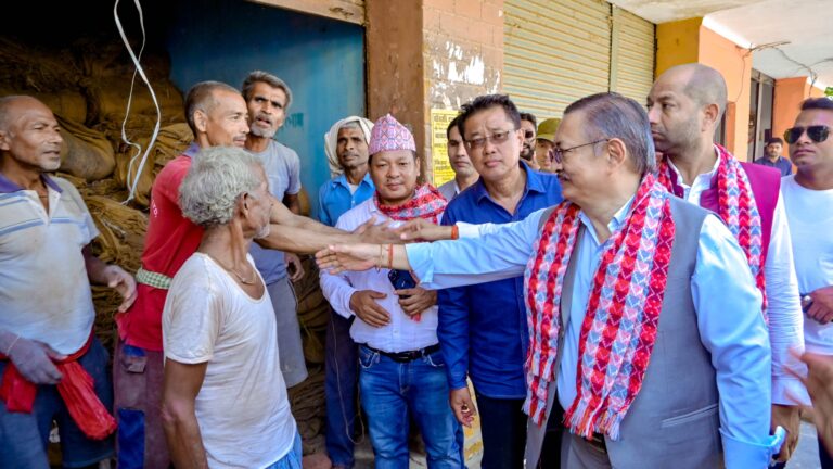 तिहारका बेलामा पनि भोट माग्दै गृहमन्त्री