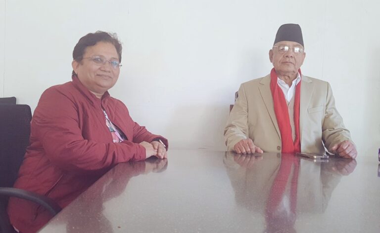 भैंसेपाटी पुगेर पम्फा भुसालले मागिन् वामदेव गौतमसँग भोट