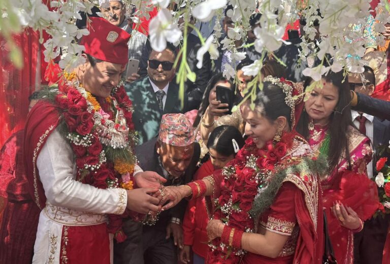 अभिनेता सलोन बस्नेत बाँधिए बैवाहिक जीवनमा