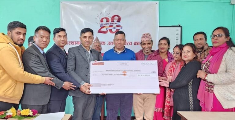 एभरेष्ट बैंकद्वारा धादिङको मच्छिन्द्र माविलाई आर्थिक सहयोग