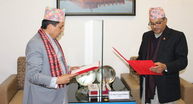 मर्ज पछि अध्यक्ष बनेका ग्लोबल आईमएईका चन्द्र ढकालले लिए शपथ
