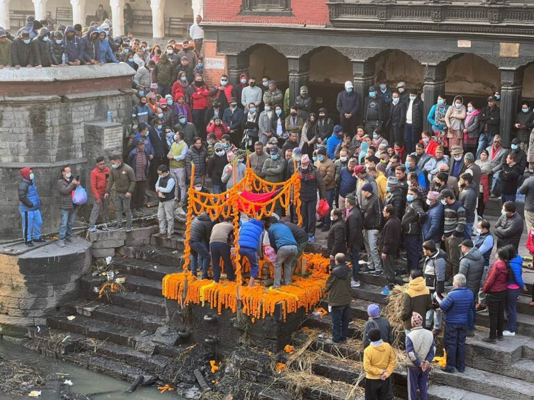 यती एयरलाइन्सका पाइलट कमल केसीको पशुपतिमा अन्तिम संस्कार