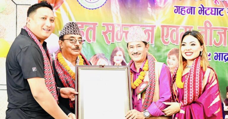 उपराष्ट्रपतिद्वारा दर्जनौं कलाकर्मी सम्मान
