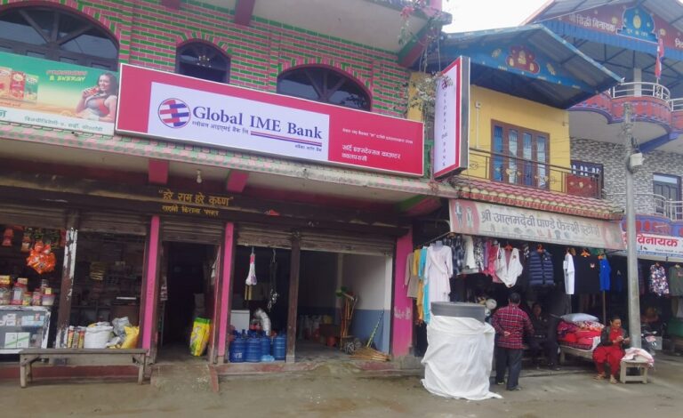 ग्लोबल आइएमई बैंकको ६४औँ एक्सटेन्सन काउन्टर नवलपरासीको सर्दीमा