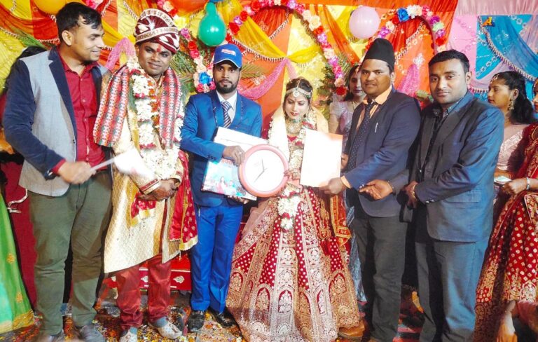 साथीको विवाहमा जीवन बीमा उपहार