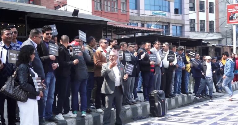 चर्को व्याजदरविरुद्ध उद्योगी-व्यवसायीको प्रदर्शन