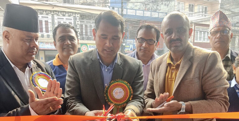 पोखराको रामबजारमा लुम्बिनी बैंकको एटीएम