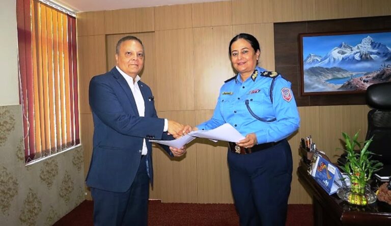 प्रहरी अस्पतालमा हिमालयन बैंकको नगद संकलन काउन्टर