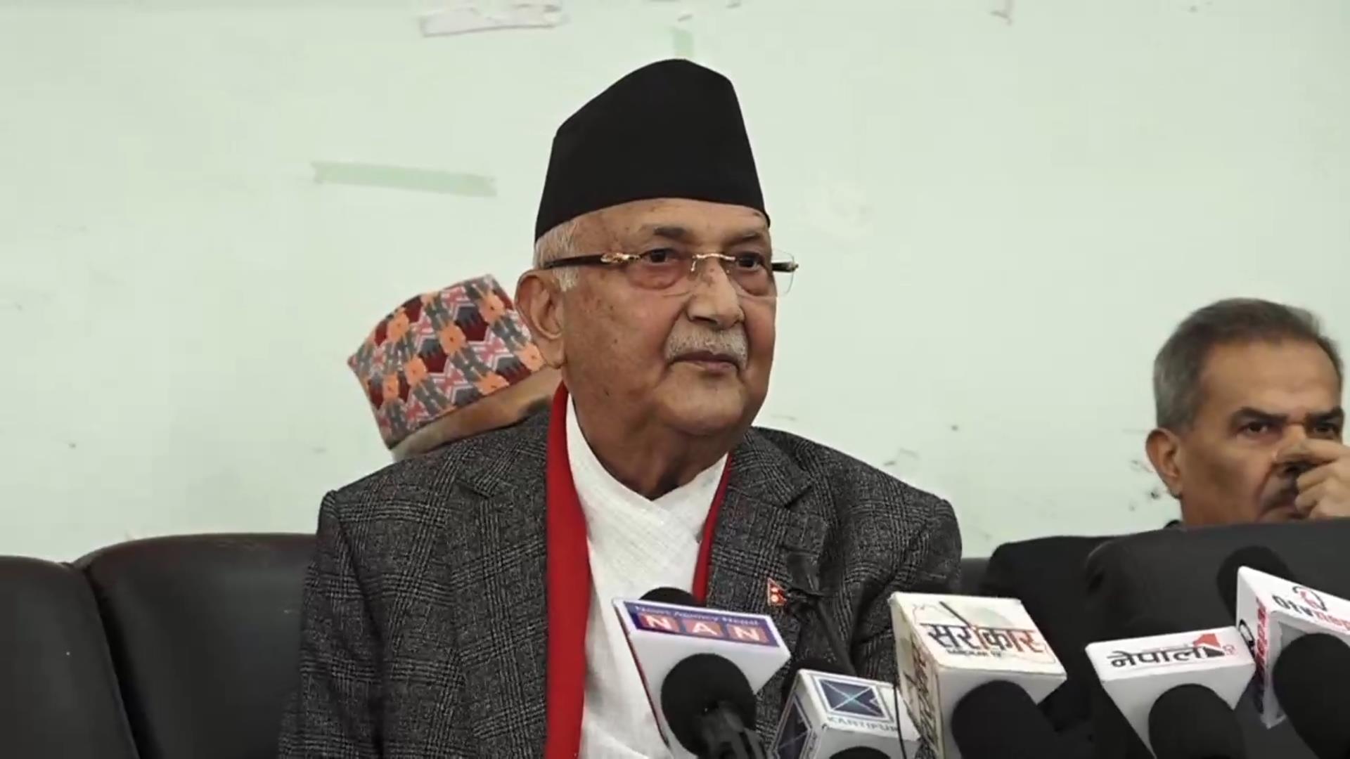 oli/‘ओलीतन्त्र’ विरुद्ध एमाले कार्यकर्ता !