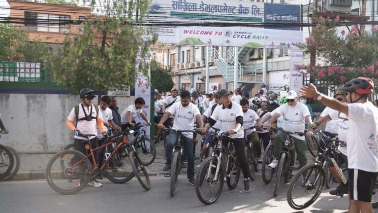 ‘इन्धन जोगाऔँ, पृथ्वी बचाउँ’ भन्ने नाराका साथ सांग्रिला डेभलमेन्टकाे साइकल र्‍याली सम्पन्न (तस्बिरहरु)