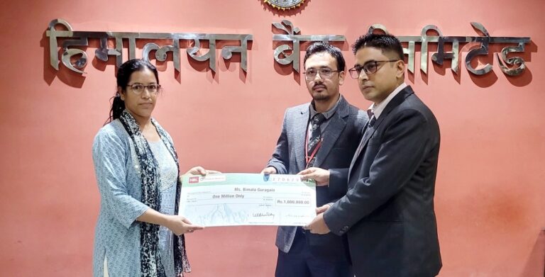 हिमालयन बैंकद्वारा दश लाख रुपैयाँ दुर्घटना मृत्यृ बीमा दाबी भुक्तानी