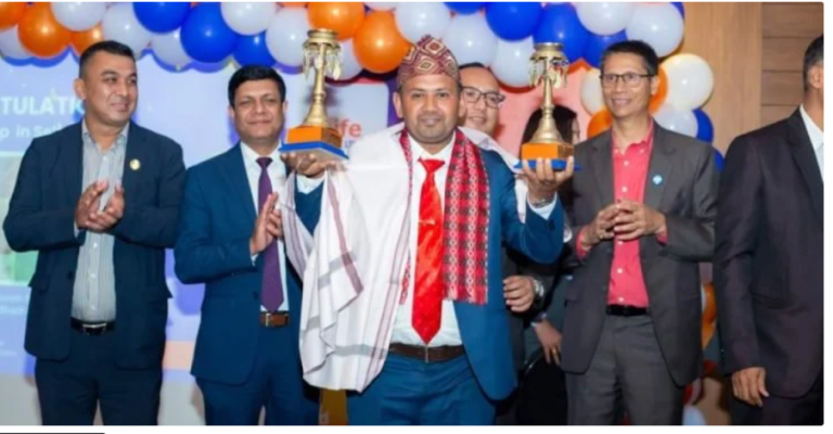 रिलायबल इन्स्योरेन्सद्वारा सिनियर एजेन्सी मेनेजर अधिकारीलाई प्रथम पुरस्कार
