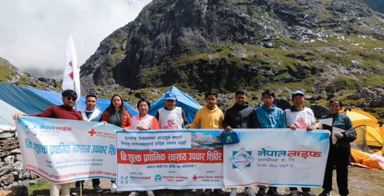नेपाल लाइफद्वारा दूधकुण्डमा निःशुल्क प्राथमिक स्वास्थ्य शिविर