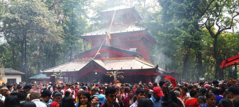 दसैँ नजिकिएपनि सर्वसाधारणमा छैन उमङ्ग, बजार चकमन्न !