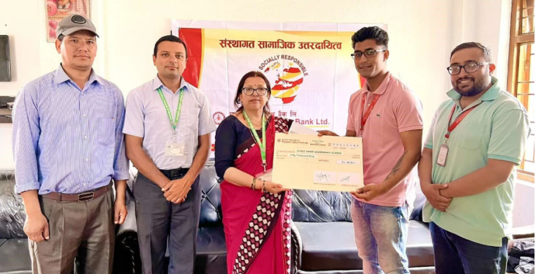 महालक्ष्मी विकास बैंकद्वारा छात्रवृत्ति वितरण