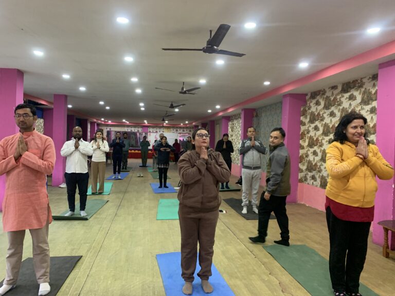 आयुर्वेद स्वास्थ्यकर्मीहरूलाई योगाभ्यास तालिम (तस्बिरहरुसहित)