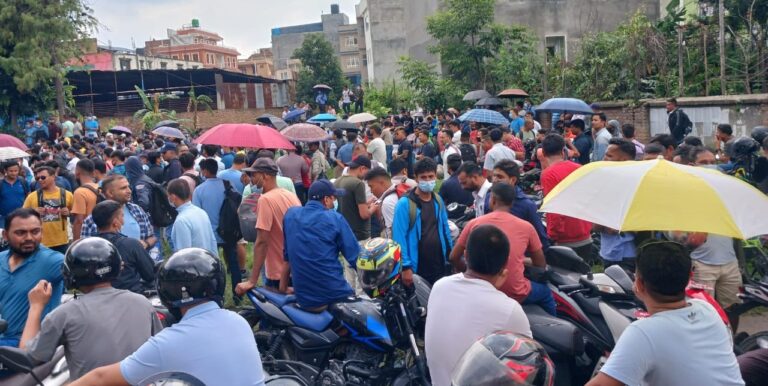 कोरिया पठाउन ढिलाइ भएको भन्दै ईपीएस शाखामा आन्दोलन
