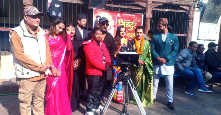 फेरि ‘सिन्दुर’ बनाउँदै प्रज्ञा
