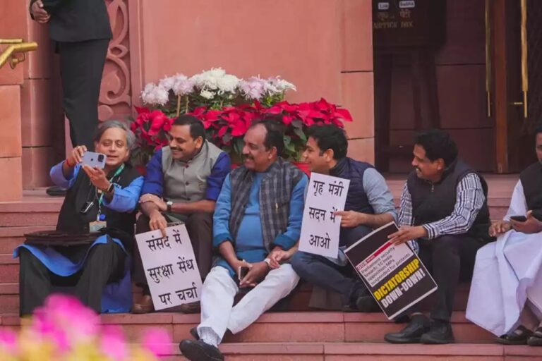 भारतमा विपक्षी दलका ६७ जना सांसद निलम्बित