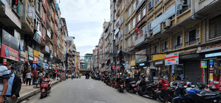 काठमाडौंमा अब सार्वजनिक स्थलमा धूमपान गरे ५००, जथाभावी पार्किङमा ५ हजारसम्म जरिवाना