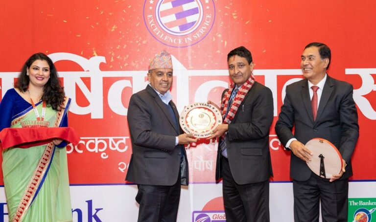 ग्लोबल आइएमई बैंकको १७औँ वार्षिकोत्सवका अवसरमा २५३ कर्मचारीलाई सम्मान