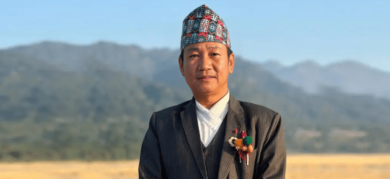 रवि लक्षित हर्कको टिप्पणी : जसले नेपाली नागरिकता त्याग्यो, उसैले देश बनाउने रे !