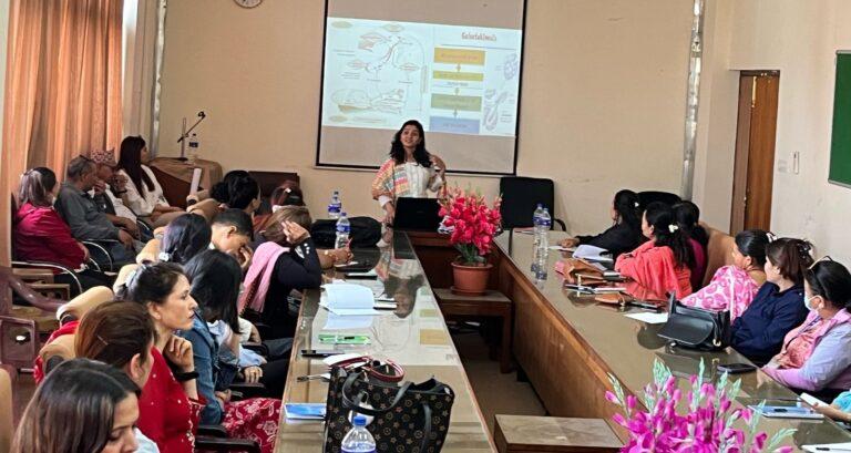 पूर्ण स्तनपान प्रवर्द्धनका लागि स्वास्थ्यकर्मीलाई दिइयो आयुर्वेद सम्बन्धी अभिमुखीकरण (तस्बिरहरुसहित)