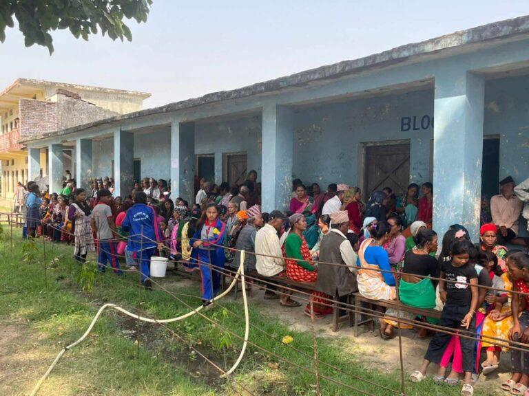 सानिमा बैंक अत्तरीयाको सहयोगमा आखाँ शिविर सम्पन्न