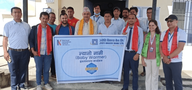 ज्योति विकास बैंकद्वारा अस्पताललाई बेबी वार्मर