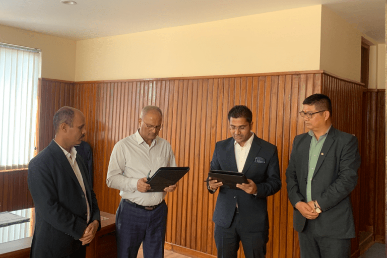 पुनर्बिमा कम्पनीका अध्यक्ष ढुंगानाले लिए शपथ