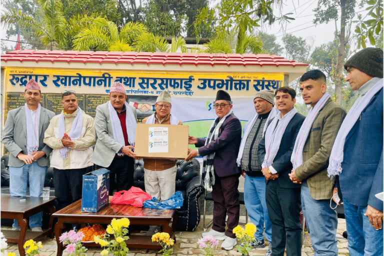 कामना सेवा विकास बैंकद्वारा रुद्रपुर खानेपानी संस्थालाई कम्प्युटर हस्तान्तरण