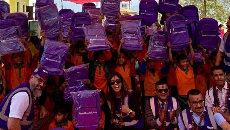 एनसेलद्वारा तीन विद्यालयका ४४६ विद्यार्थीलाई शैक्षिक सामग्री वितरण
