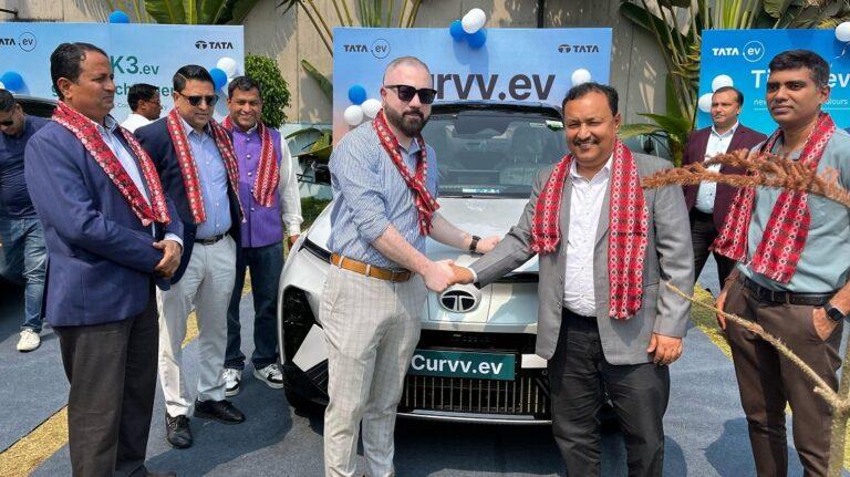 चितवनमा सार्वजनिक भए टाटाका नयाँ ईभी
