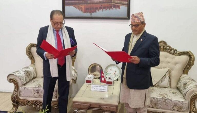 नेपाल इन्भेस्टमेन्ट मेगा बैंकका अध्यक्ष पाँडेद्वारा शपथ ग्रहण