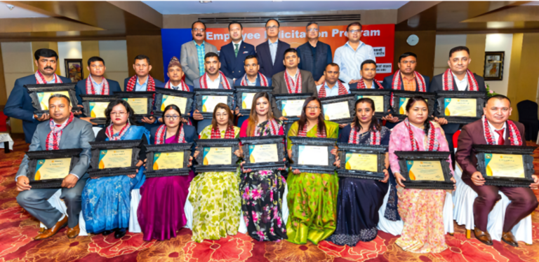 कर्मचारीलाई सम्मान गर्दै सूर्यज्योतिले मनायो १७औं वार्षिकोत्सव