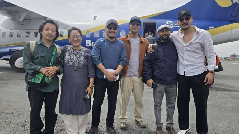 वर्ल्ड प्रिमियरको लागि ’जार’ टिम सिक्किम प्रस्थान