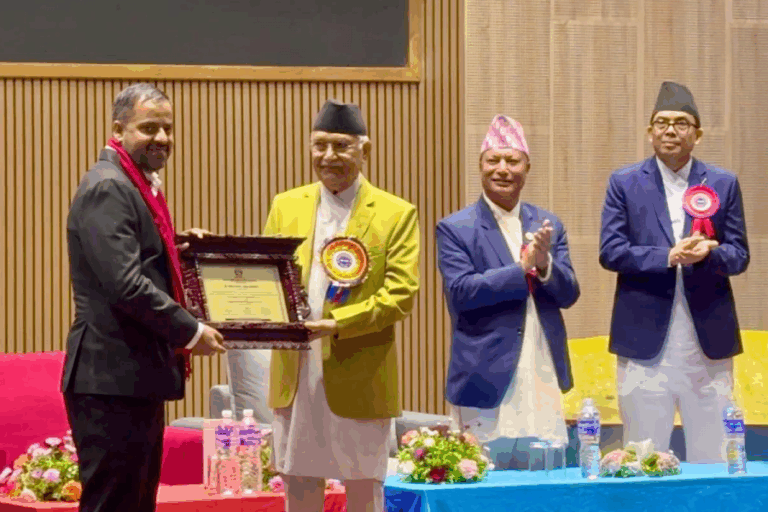 फोनपे आइसीटी क्षेत्रको सर्वाधिक करदाता घोषित, प्रधानमन्त्रीबाट सम्मानपत्र ग्रहण