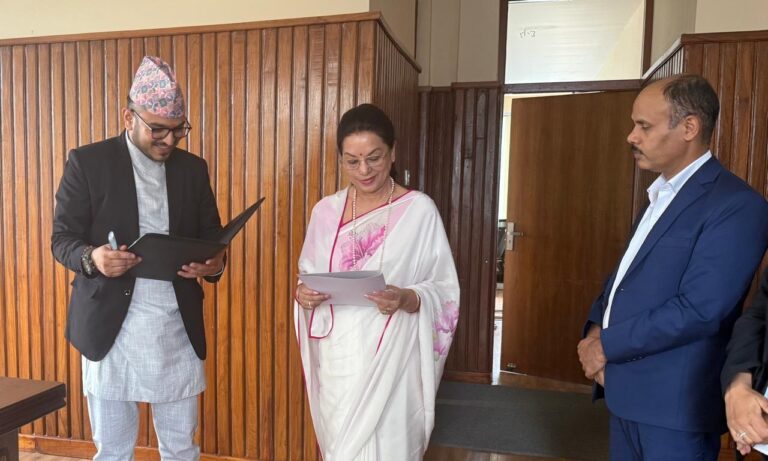 नेशनल लाईफ इन्स्योरेन्सका अध्यक्ष सिंहद्वारा पद तथा गोपनीयताको शपथ ग्रहण