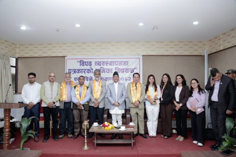 विपदमा सूचना नै शक्ति, पत्रकार अग्रपङ्क्तिमा : गृहमन्त्री लेखक