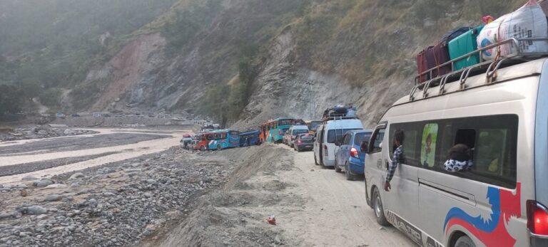बीपी राजमार्गमा रात्रिकालीन सवारी आवागमनमा रोक