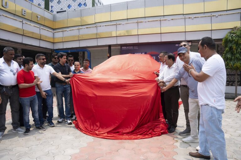 इटहरीमा टाटा योधा १.५टीको क्षेत्रीय लञ्च