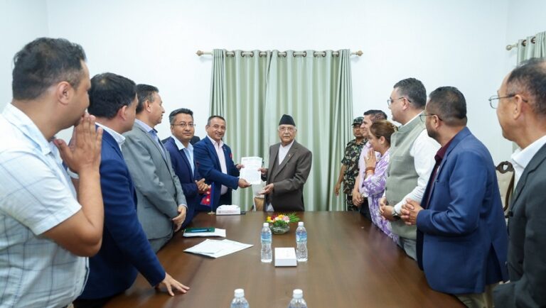 विद्युत् खरिदमा ‘टेक एन्ड पे’ हटाउन माग गर्दै इप्पानले प्रधानमन्त्रीलाई बुझायो ज्ञापनपत्र