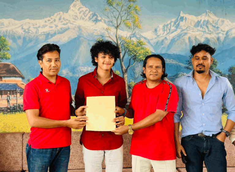 चलचित्र खेल्दै टिकटकर आयुशसिंह ठकुरी
