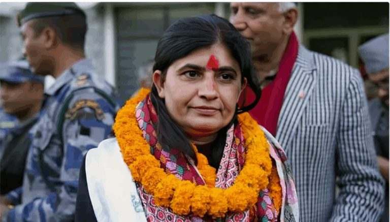 दिउँसो शपथ लिँदै नवनियुक्त सामान्य प्रशासनमन्त्री न्यौपाने