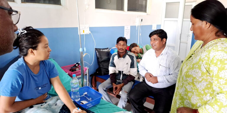 कुखुराको मासु खाँदा बालबालिकासहित १३ जना अस्पतालमा