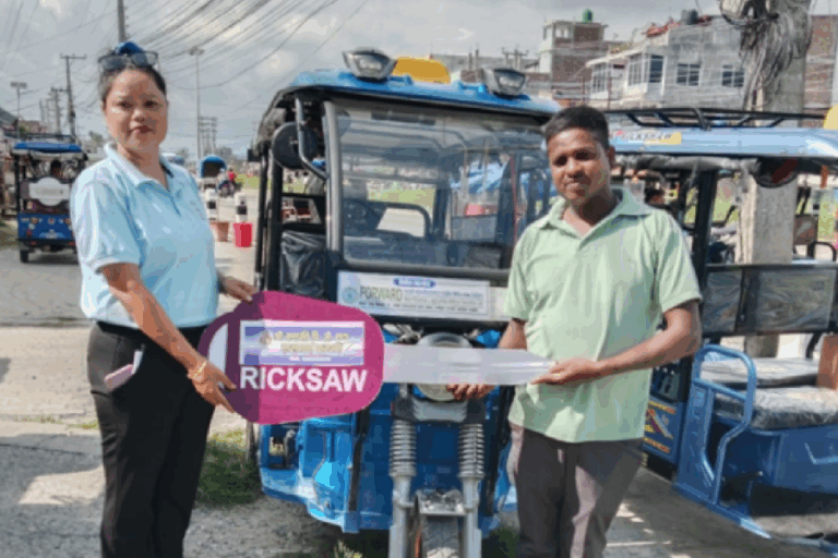 फरवार्ड माइक्रोफाइनान्सद्वारा १० बेरोजगारलाई सिटी सफारी हस्तान्तरण