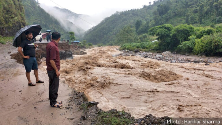 बाग्लुङस्थित कालुङ्खोला लघुजलविद्युतको बाँध र पावरहाउस बाढीले बगायो