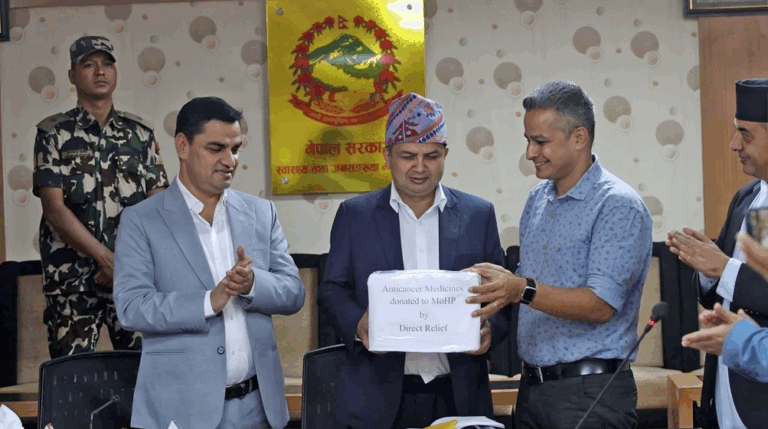 क्यान्सर बिरामीलाई राहत : करोडौँ मूल्यका औषधि चार प्रमुख अस्पताललाई हस्तान्तरण, अब निःशुल्क पाइने