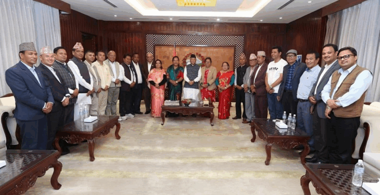 पार्टीभित्रको किचलोबाट विचलित नहुन ओलीको निर्देशन, ‘मिसन ०८४’ लाई अर्जुनदृष्टि बनाउन आग्रह